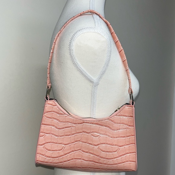 Purse, pink(peach) unbranded. 9.5”x6”x2” D. Open interior. No flaws. Strap 17” - Picture 6 of 15